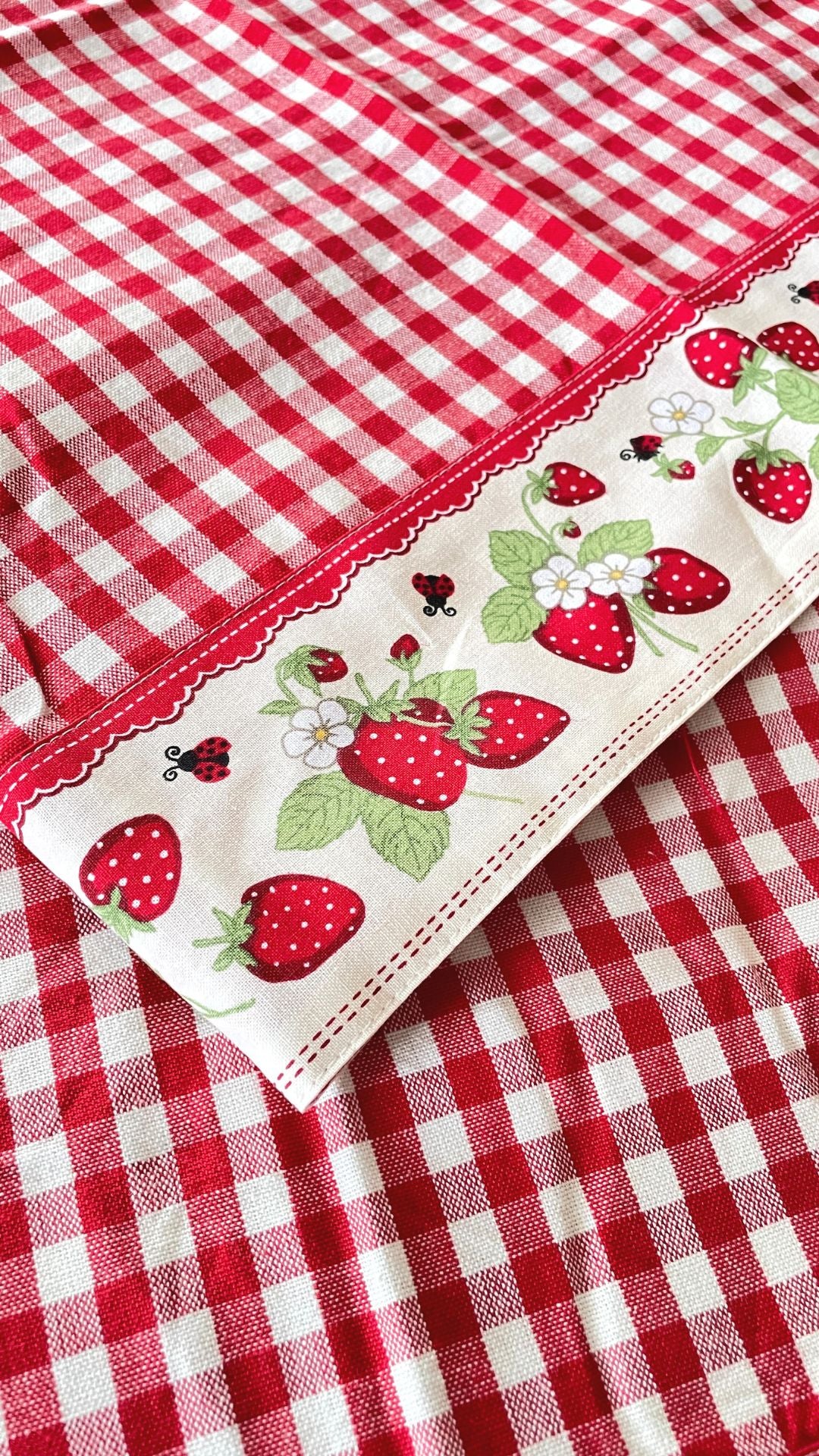 canovaccio in cotone con fragole