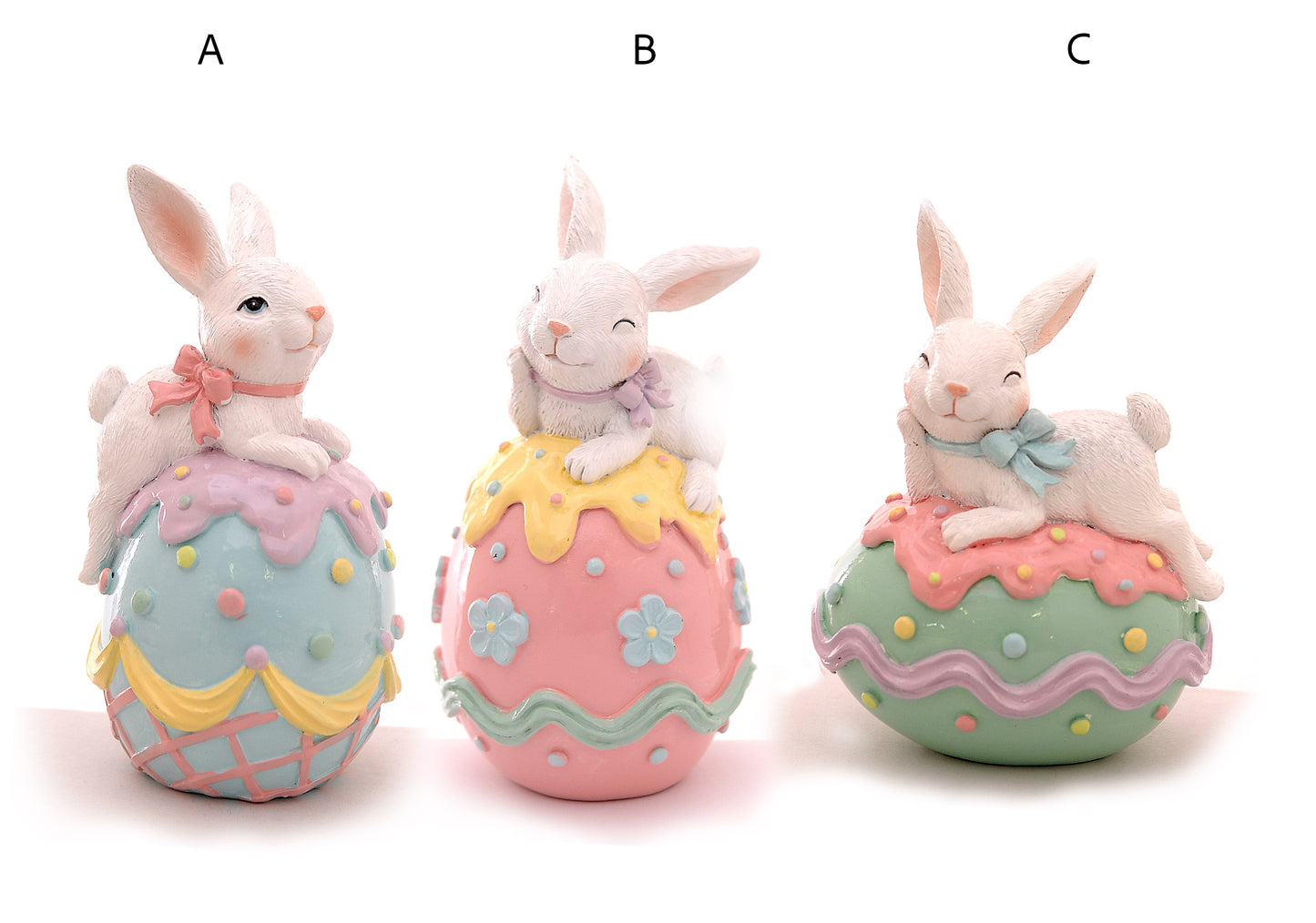 conigli su uova decorate colorate decorazione pasqua