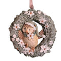 Corona natalizia con gufetto in resina, cappello grigio, fiori bianchi e foglie glitterate, addobbo con nastro rosa
