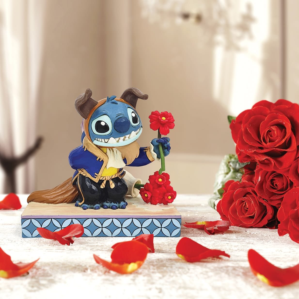 statua disney da collezione stitch vestito da bestia jim shore