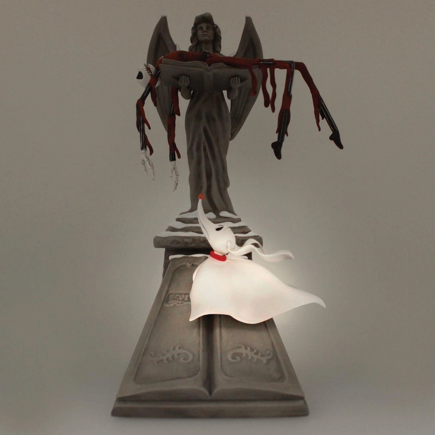 Nightmare before christmas - Jack Skellington su statua Angelo con Zero