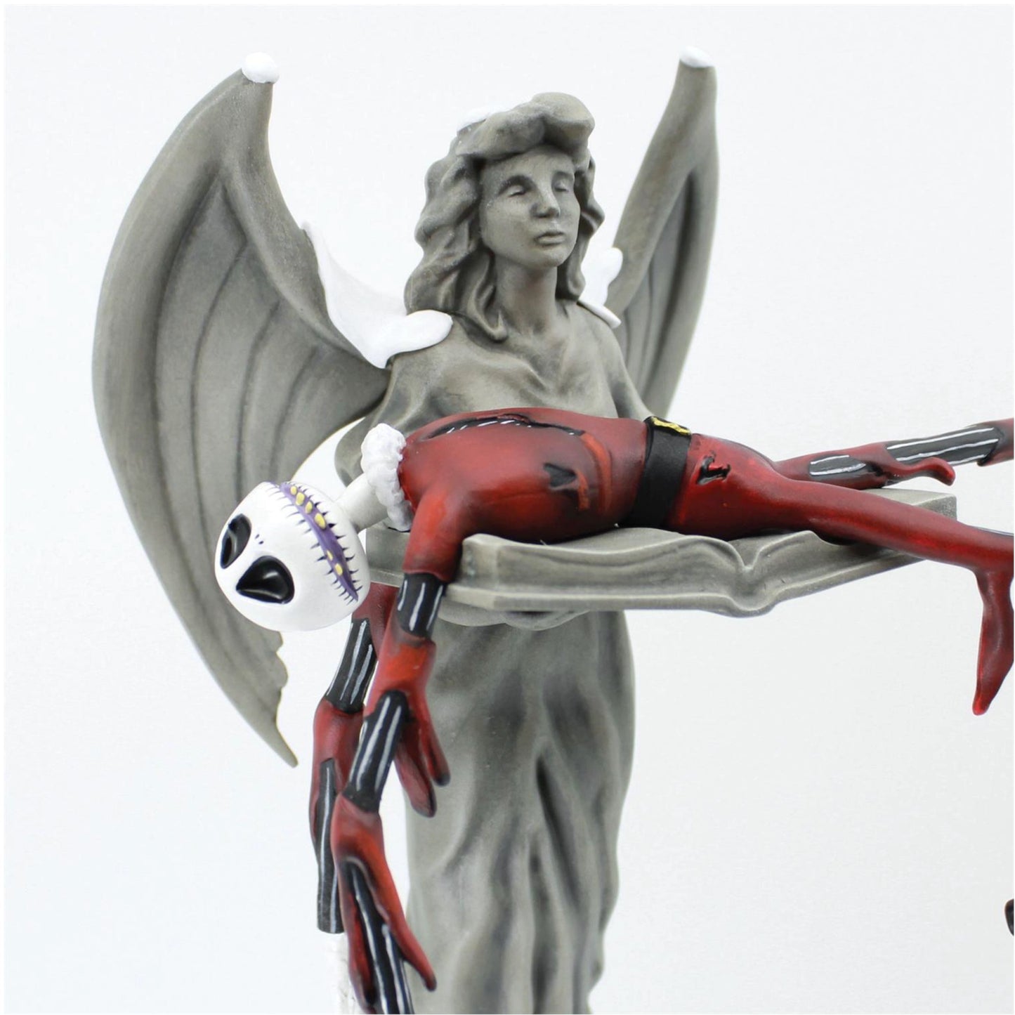 Nightmare before christmas - Jack Skellington su statua Angelo con Zero