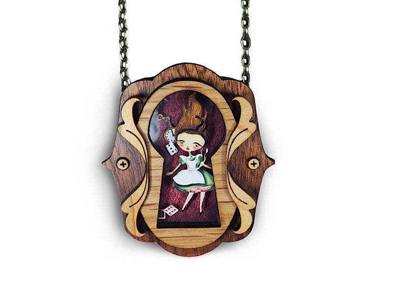 collana alice in wonderland in legno