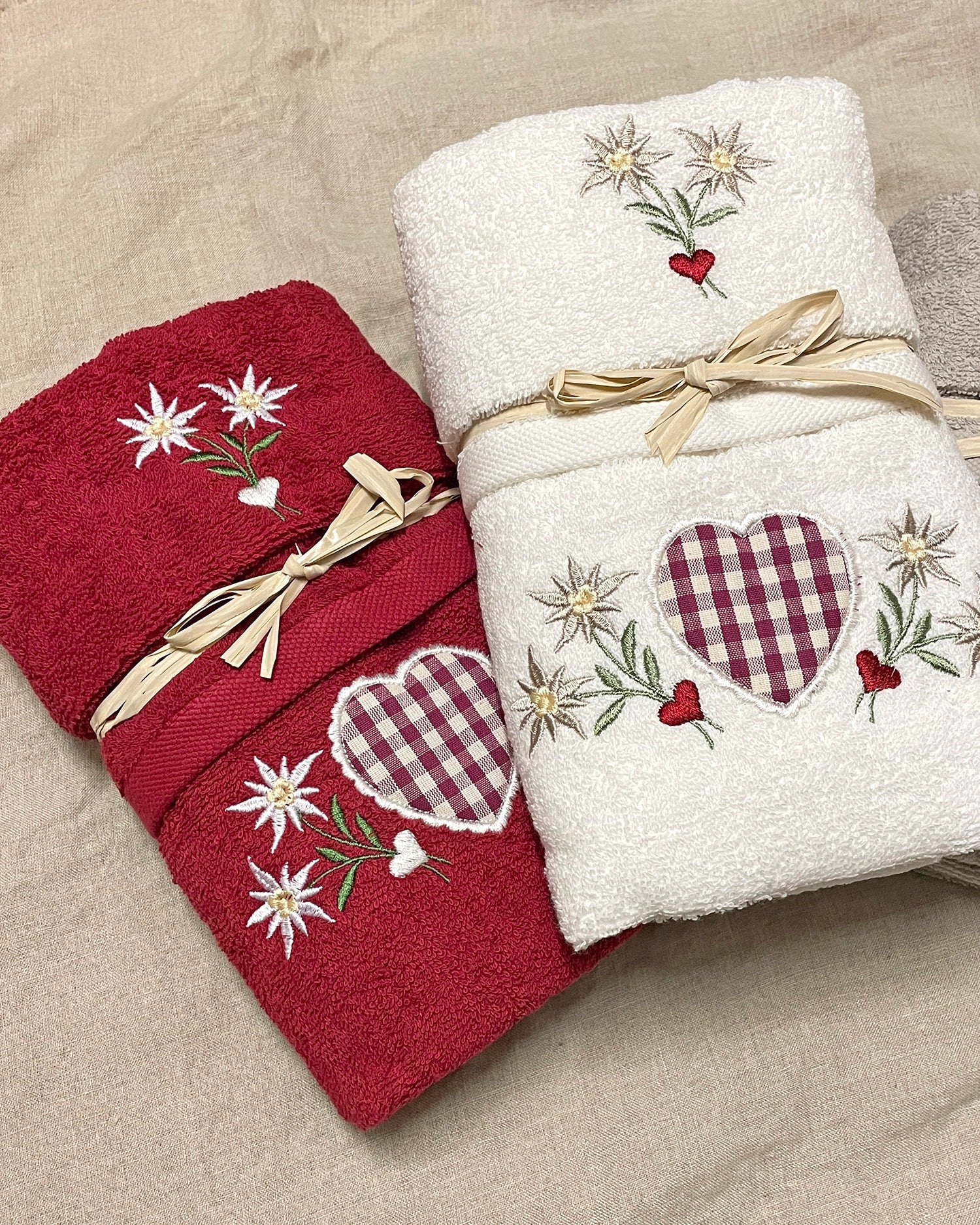 set asciugamani ricamati assortiti