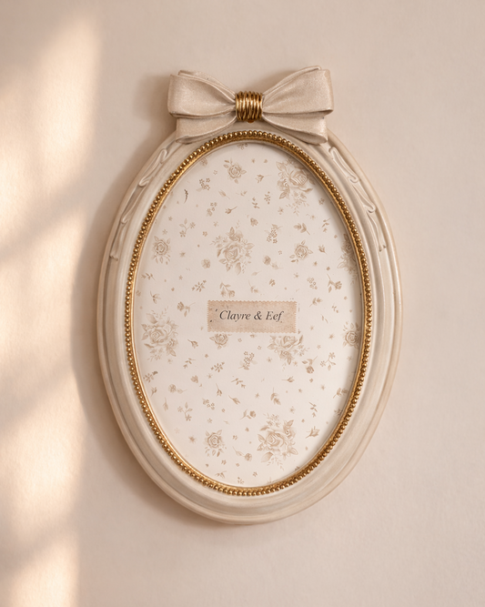 cornice ovale stile shabby beige con fiocco centrale