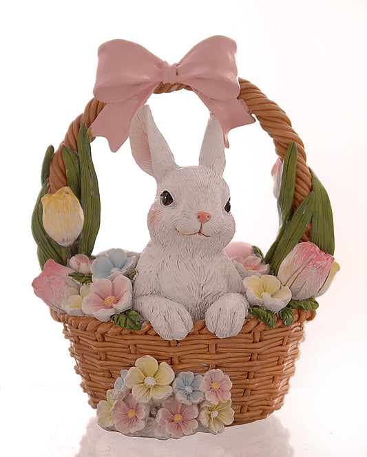 decorazione primaverile pasquale coniglio dentro cesto vimini con fiori e fiocco rosa