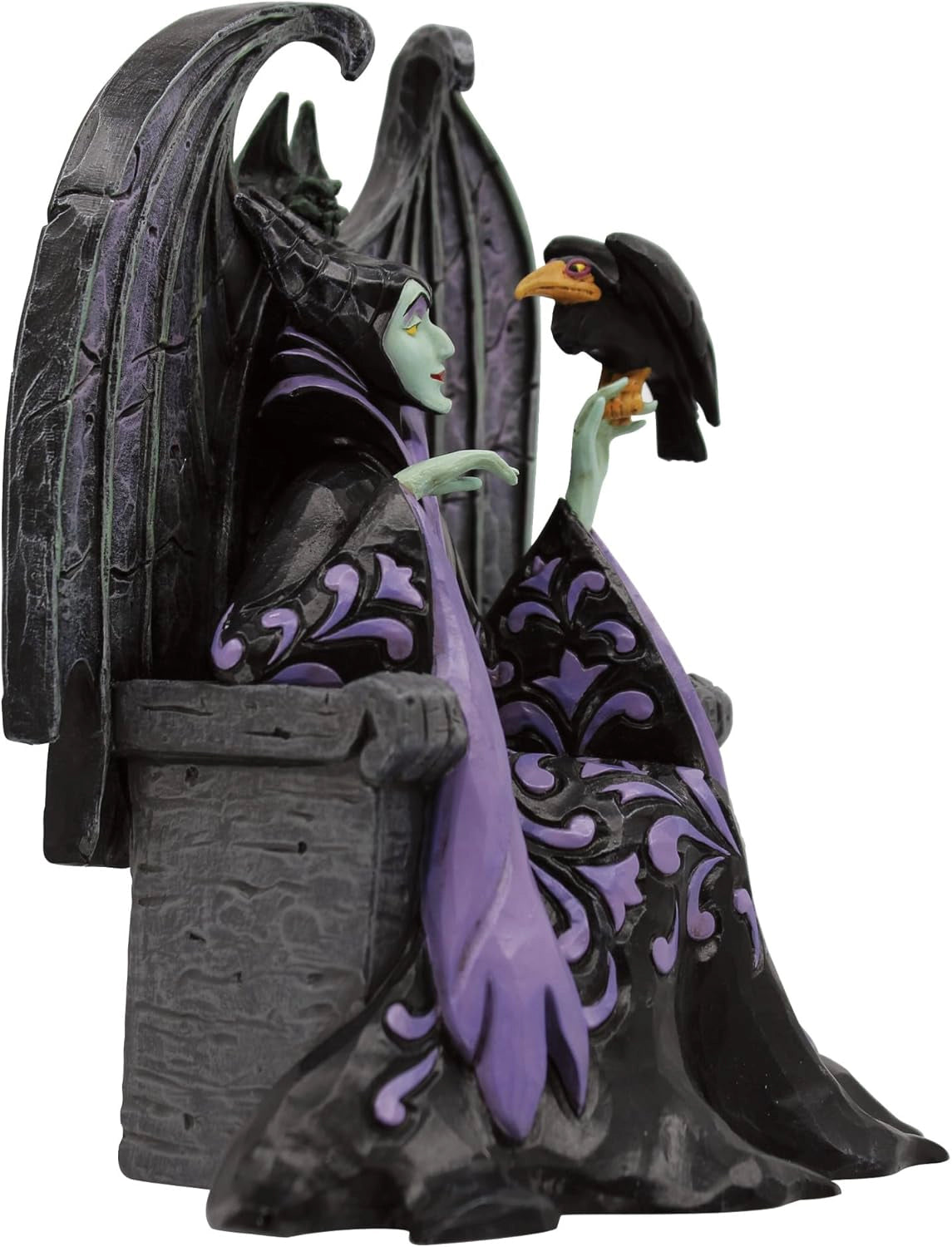figure da collezione di malefica con corvo