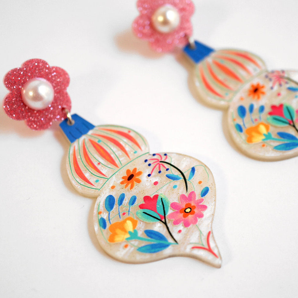 idea regalo orecchini natalizi con fiori