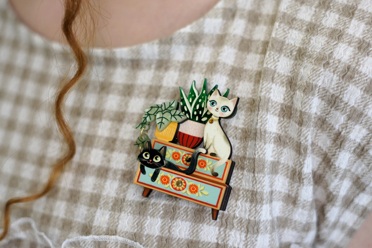 spilla gatto indossata idea regalo donna