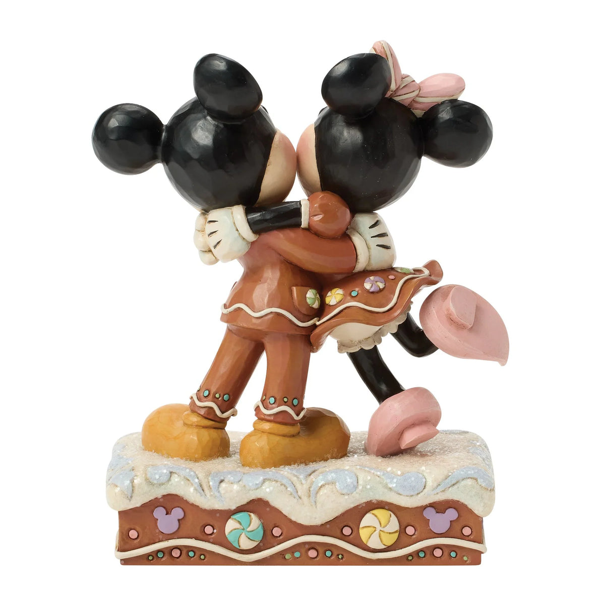 Statuina vista da dietro: orecchie nere dei due personaggi, vestiti di pan di zenzero con glassa bianca e caramelle, scarpina rosa di Minnie sollevata