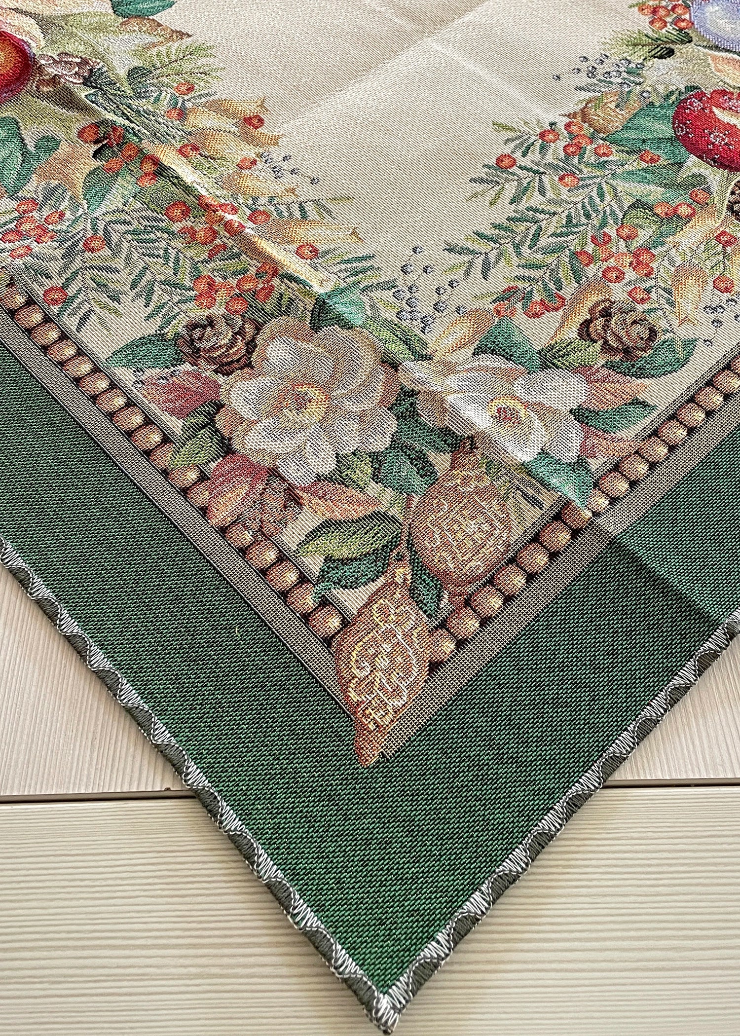 dettaglio tovaglia natalizia gobelin fiori