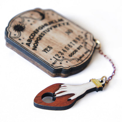 spilla originale in legno ouija