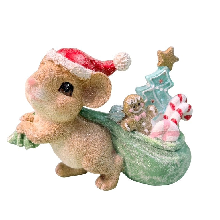 Decorazione natalizia in resina, topino con cappello da Babbo Natale che trascina un sacco verde con pan di zenzero e alberello